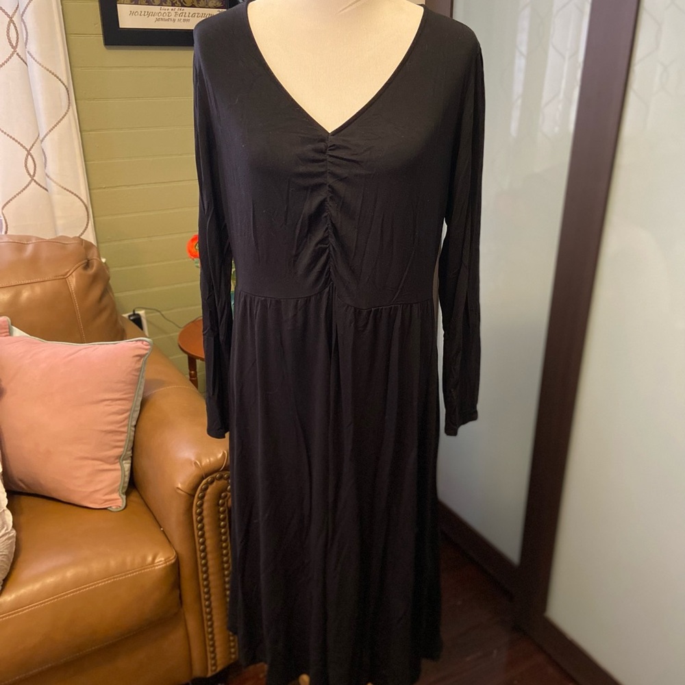 Ava & Viv Black V-Neck Long Sleeve Dress